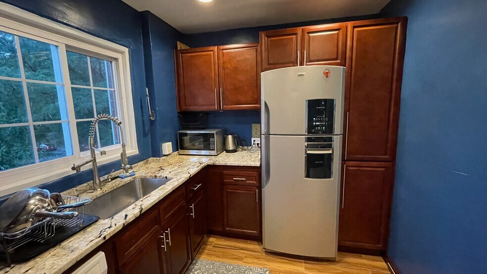 Building Photo - 3338 Valley Dr