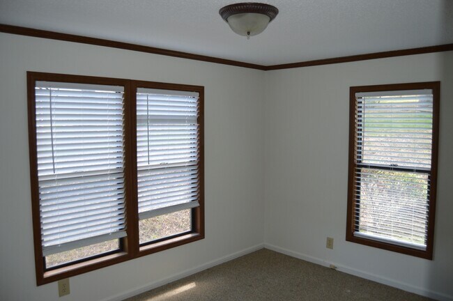 Building Photo - 125 Broadview Cir