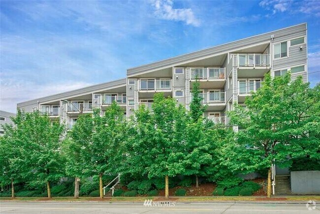 Building Photo - 3318 30th Ave SW