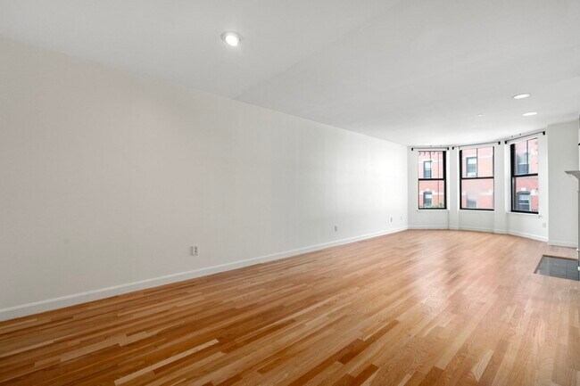 Building Photo - 75 Clarendon St