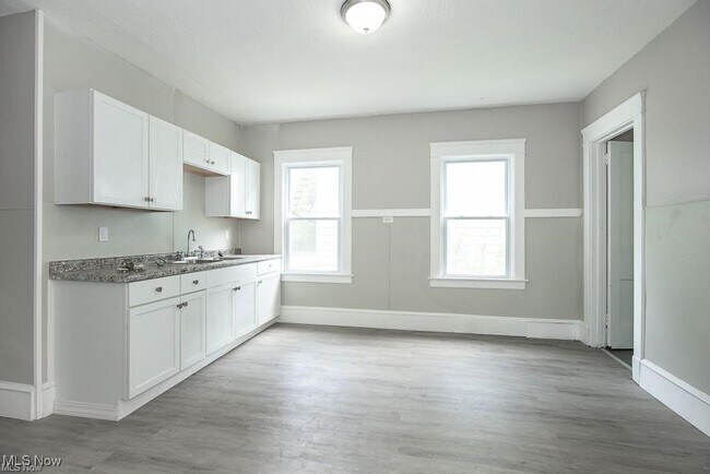 Building Photo - 15517 Kipling Ave