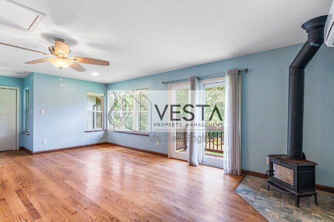 Building Photo - 10 Wellspring Ln