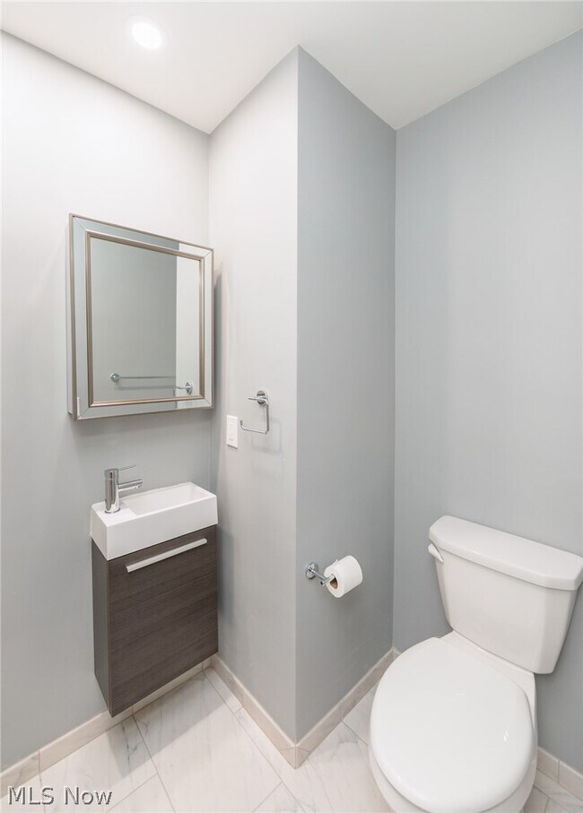 Building Photo - 2539 Warrensville Center Rd