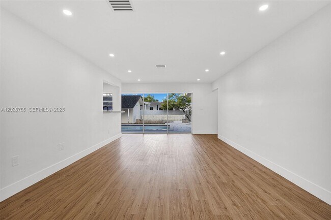 Building Photo - 8201 SW 42nd St