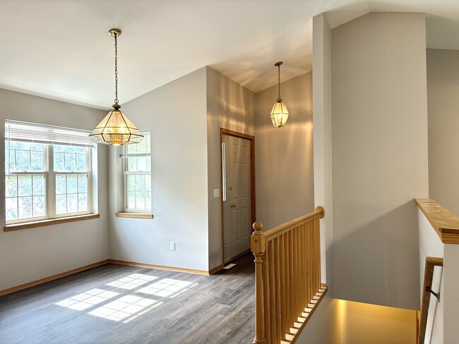 Building Photo - 3202 Quincy Ave