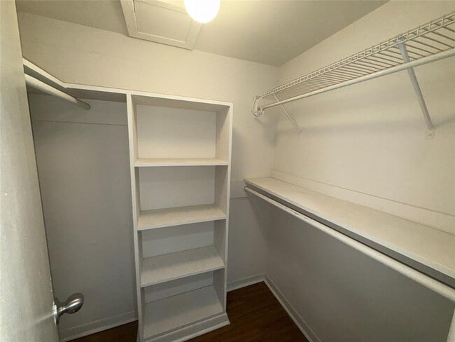 Building Photo - 5400 Memorial Dr