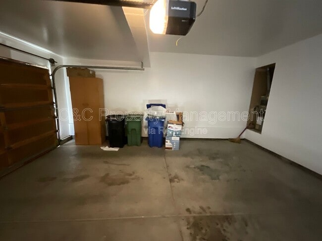 Building Photo - 5435 Quebec Common