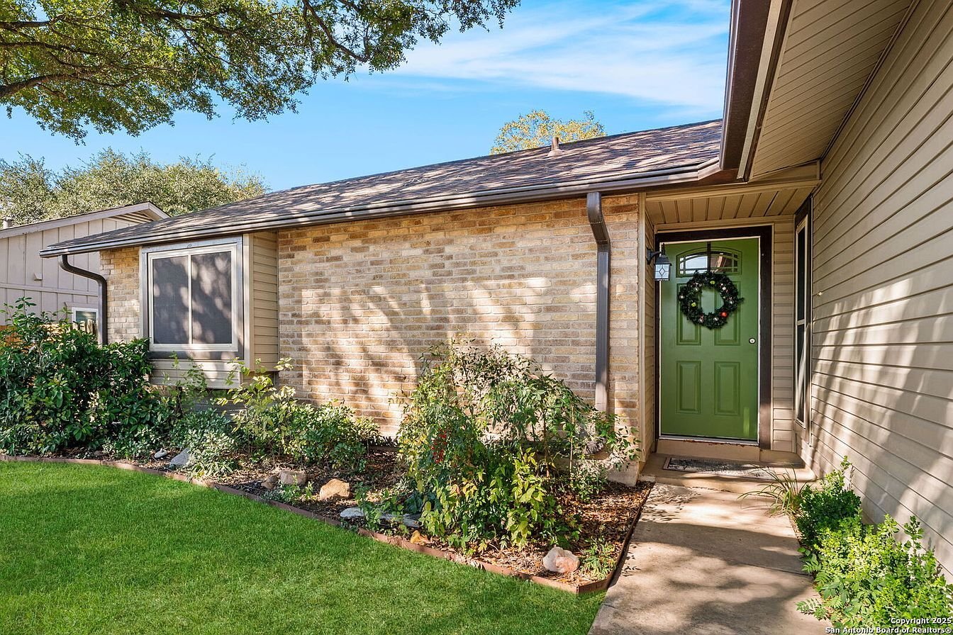 Building Photo - 13934 Mission Valley