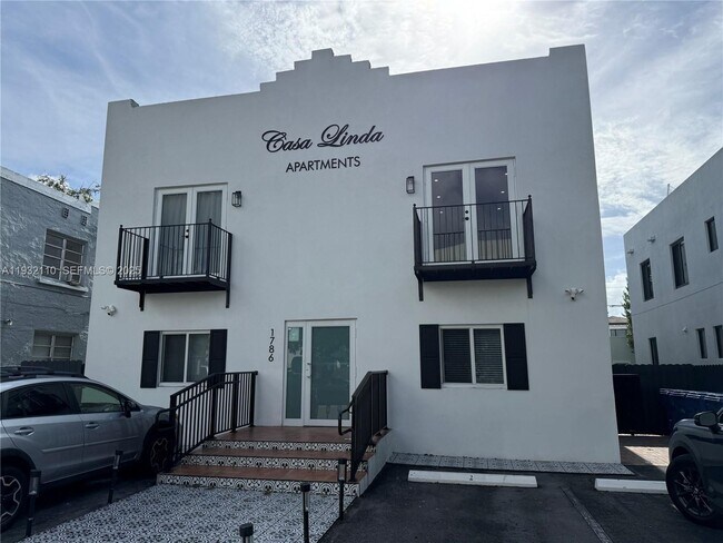 Building Photo - 1786 SW 9th St