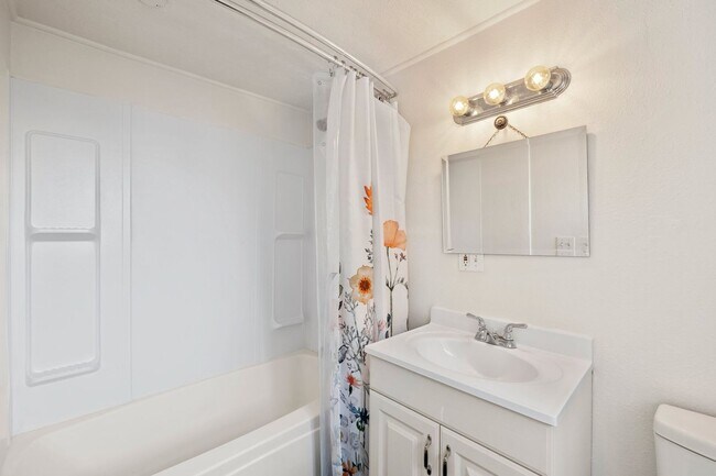 Building Photo - 1/2 Month Free - Storybook Farmhouse, Updated w/ Character in the Heart of NE Portland!