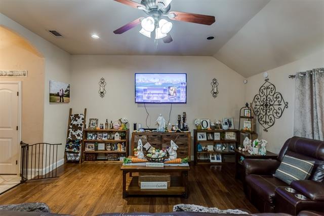 Building Photo - 1120 Whispering Meadows