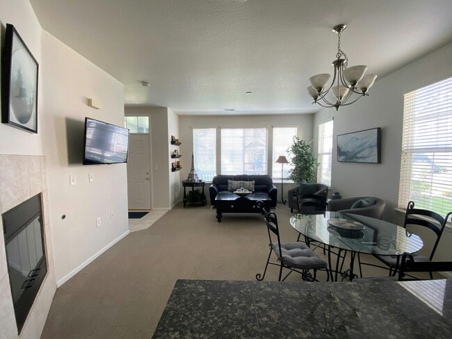 Building Photo - 16179 E Geddes Ln