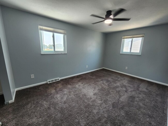 Building Photo - 292 Parkway Dr