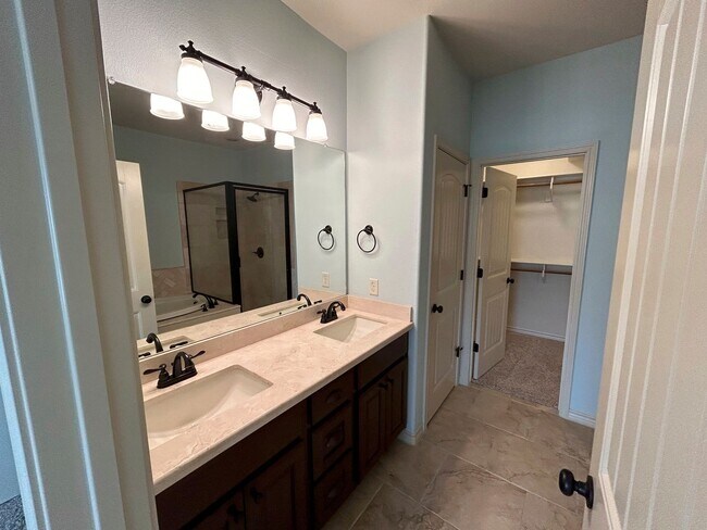 Building Photo - South College Station Townhome