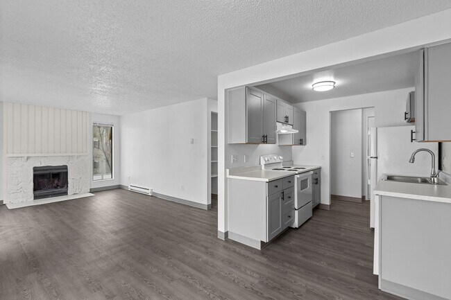 Building Photo - Coming soon! Spacious 2 bedroom 1 bathroom...