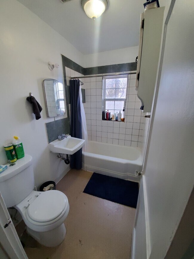 Building Photo - Aug 1st 2026/2027 Pre-leasing Close to 1.5 Blks to CSU & Old Town