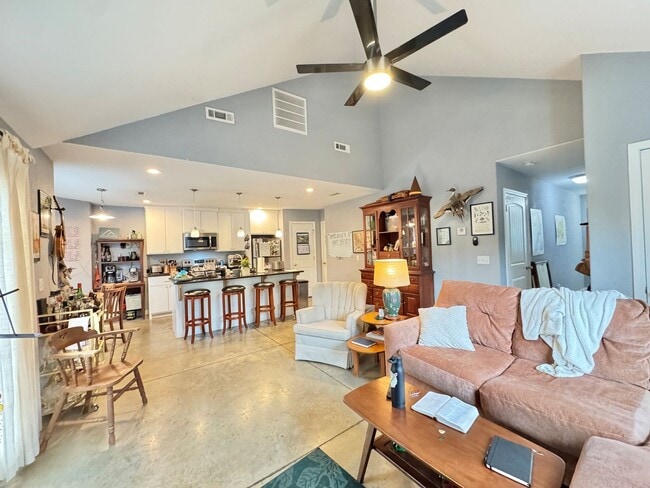 Building Photo - New 2 bedroom duplex, 2 car garage, quiet neighborhood, all appliances