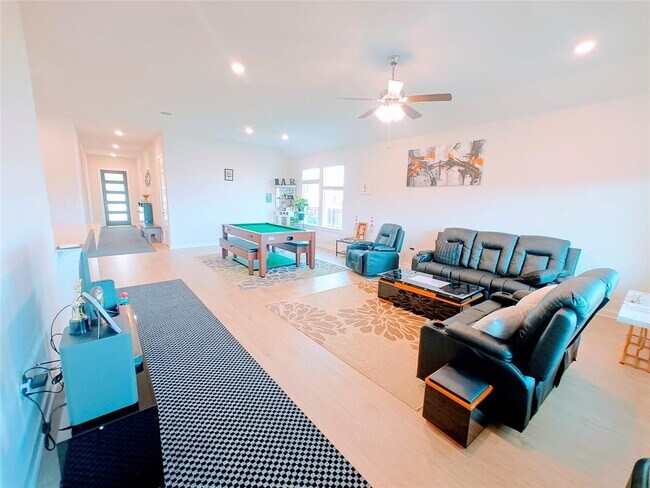 Building Photo - 228 Mystic Cyn Ln