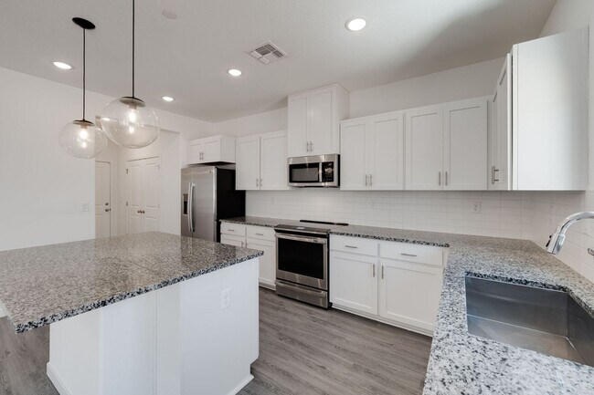 Building Photo - New 4 Bedroom Home with Next Gen Suite + S...