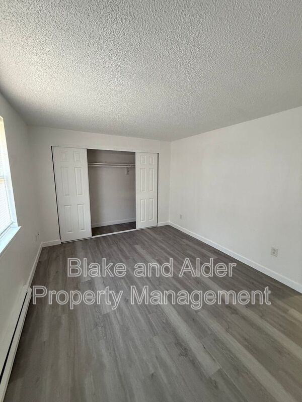 Building Photo - 3865 NE 152nd Ave