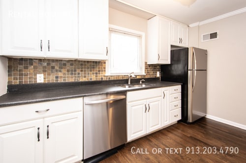 Building Photo - 8541 High Dr