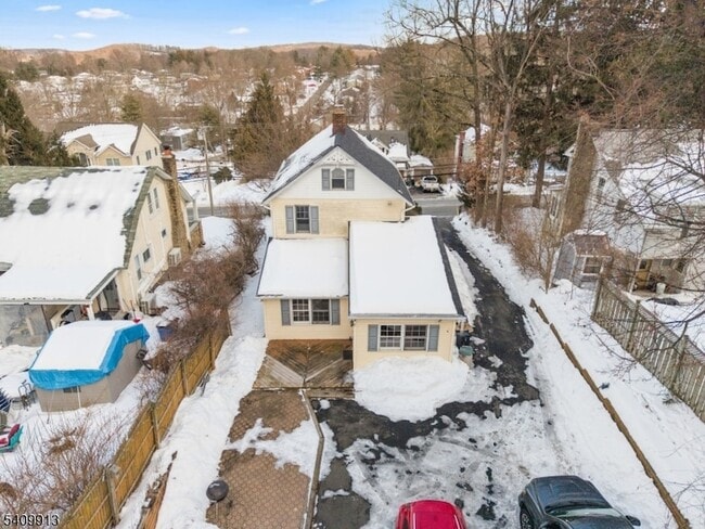 Building Photo - 147 Millbrook Ave