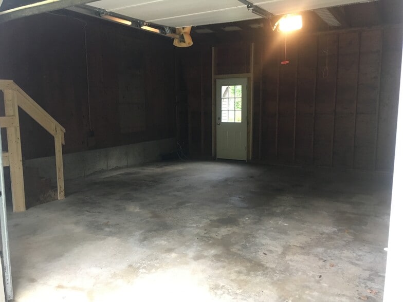 Attached Garage - 56 London Rd