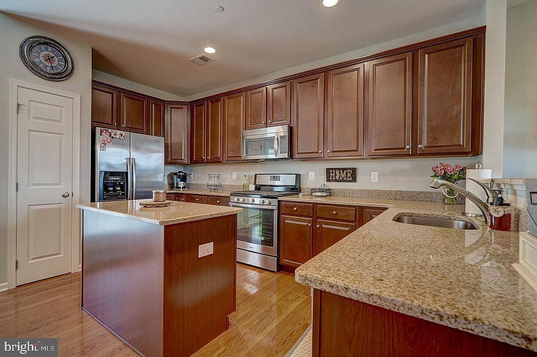 Modern touches in the kitchen of hardwood floors, granite countertops, and stainless steel appliances. - 476 N Palace Dr
