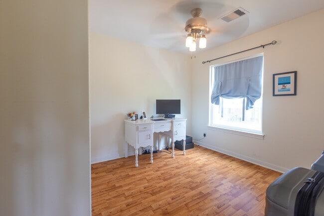 Building Photo - 4106 Temprano Dr