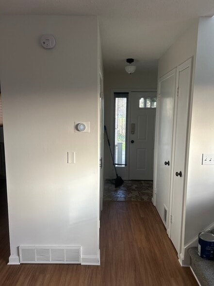 Building Photo - 694 Broadway