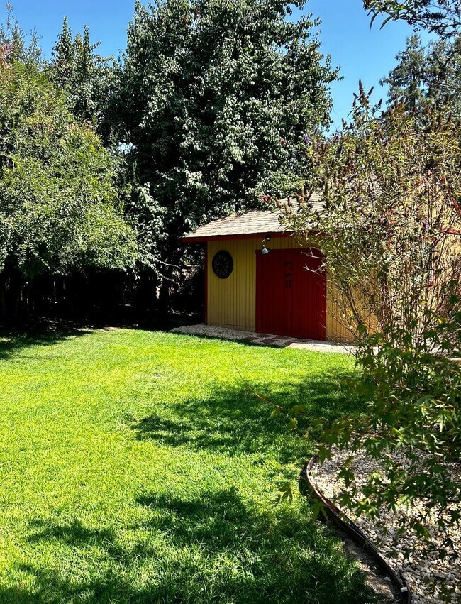 Building Photo - Single Family Home