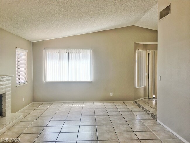 Building Photo - 3966 Avocado Dr