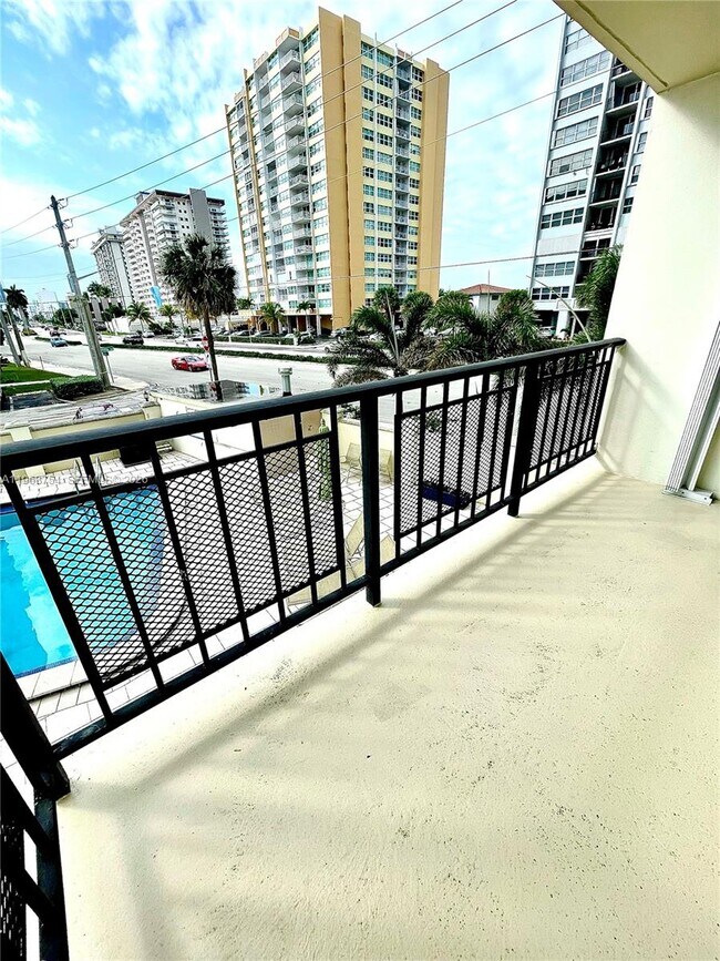 Building Photo - 1501 S Ocean Dr