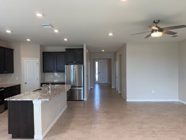Building Photo - 3 Bedroom 2.5 Bath Single Family Home Prom...