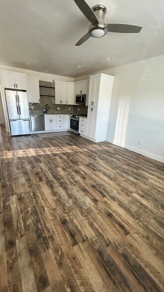 Building Photo - 5218 Laurel Dr