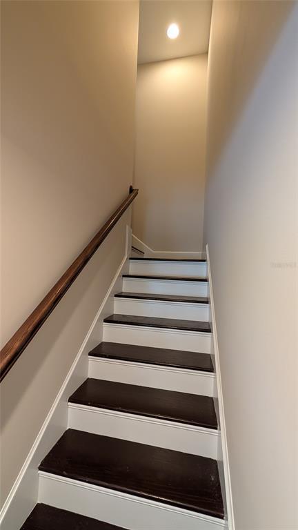 Building Photo - 584 Scotia Pl