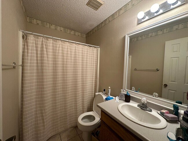 Building Photo - 2108/2110 Stoneridge  SERIES 1