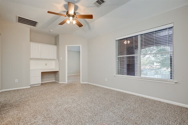 Building Photo - 26018 S Lakefair Dr