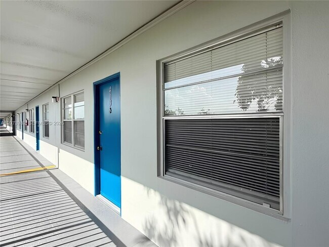 Building Photo - 551 SW 135th Ave