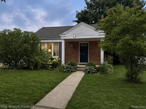 Building Photo - 9 Chippewa Ave