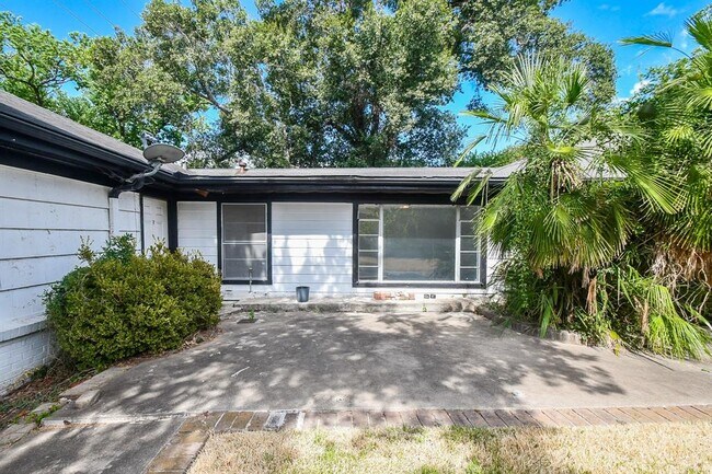 Building Photo - 1911 Wyndale St