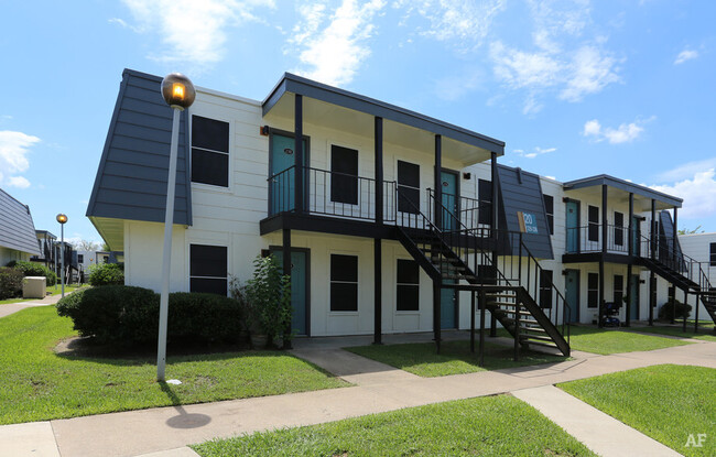 Building Photo - 2101 Harvey Mitchell Pky S