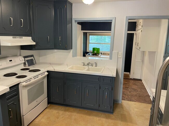Kitchen - 1733 N Meridian Rd
