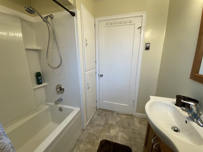 Building Photo - 2404 S Eunice St