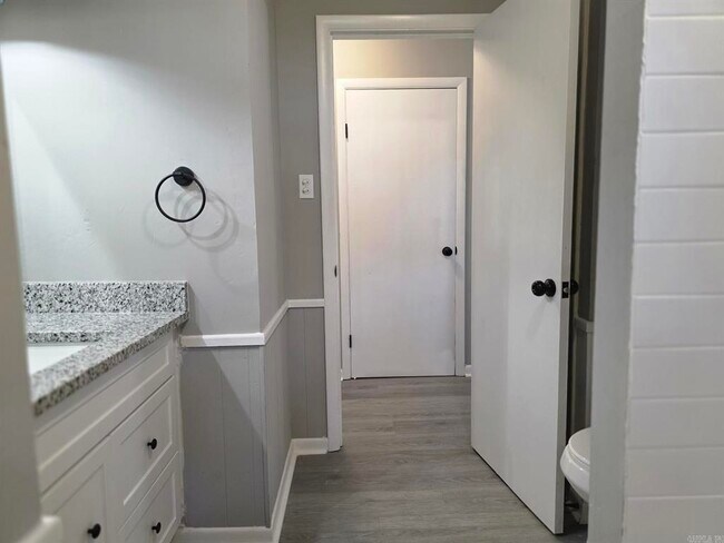 Building Photo - 216 Windhill Dr