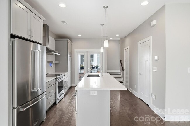 Building Photo - 523 Sedgefield Park Dr