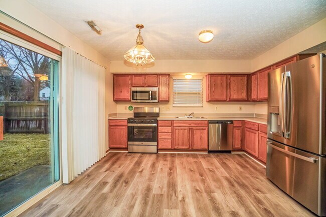 Building Photo - 6150 Kensington Glen Dr