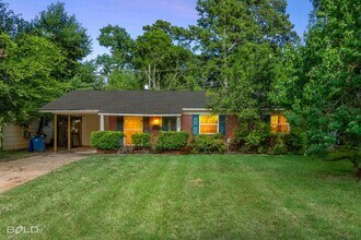 Building Photo - 9419 Normandie-