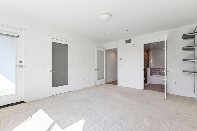 Building Photo - 11715 Goshen Ave