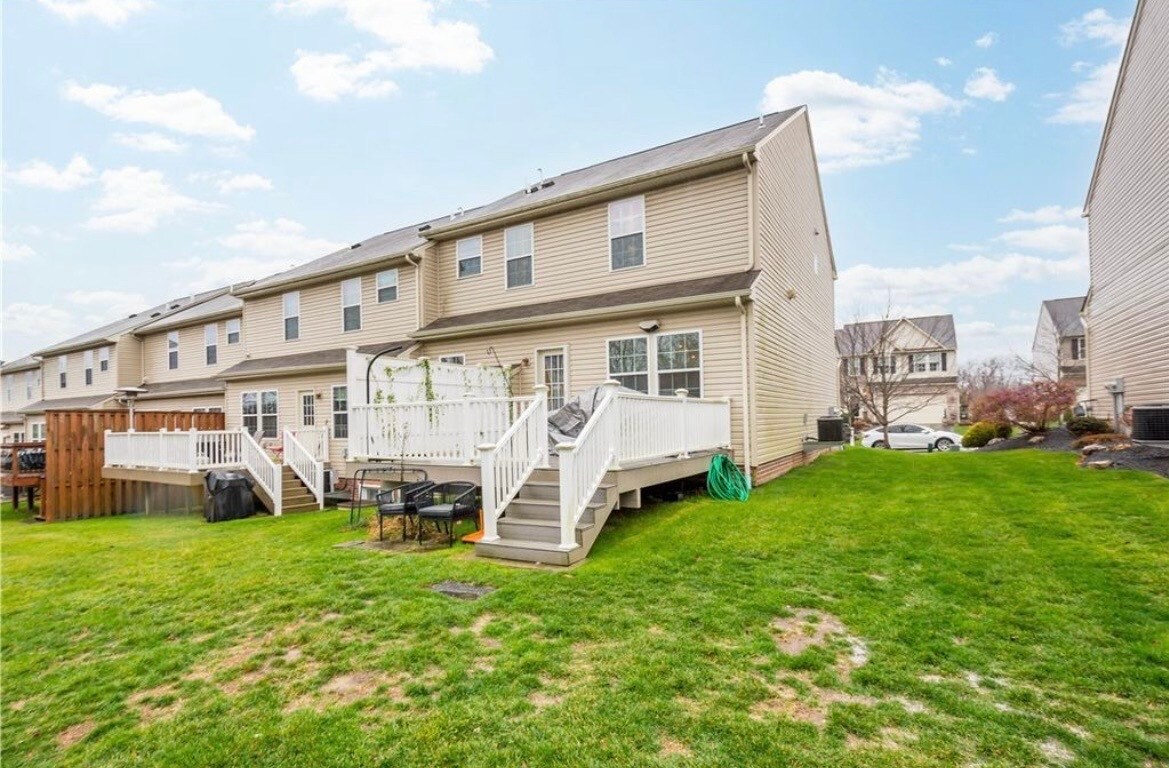 Building Photo - 294 Maple Ridge Dr